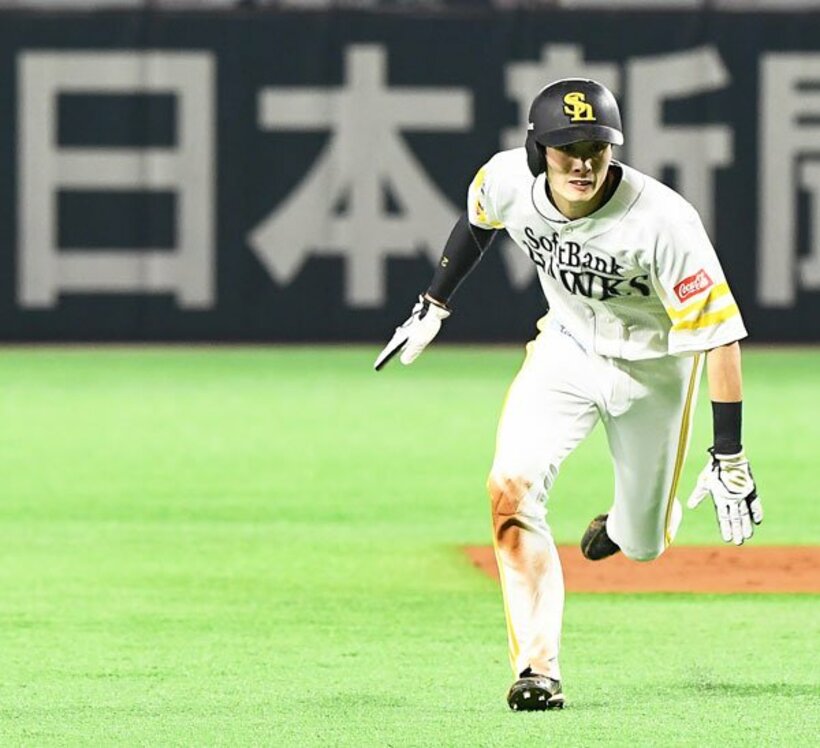  初回に二盗後、柳田の宇前打で一気に生還したソフトバンク・周東