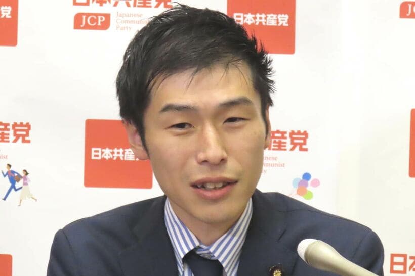 山添拓氏