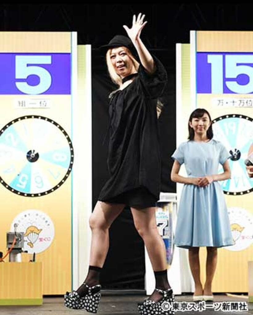  宝くじの抽選会に登場した川瀬