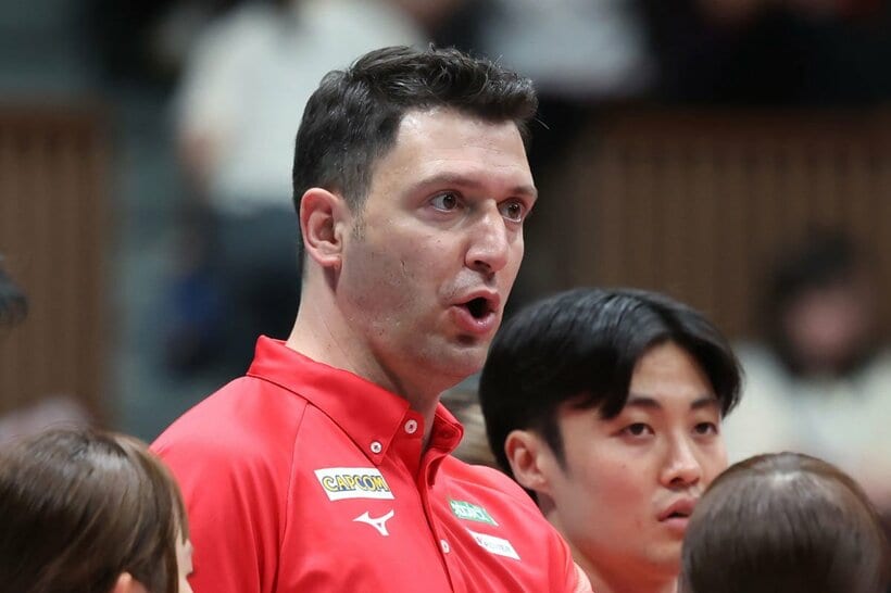 女子代表のアクバシュ監督