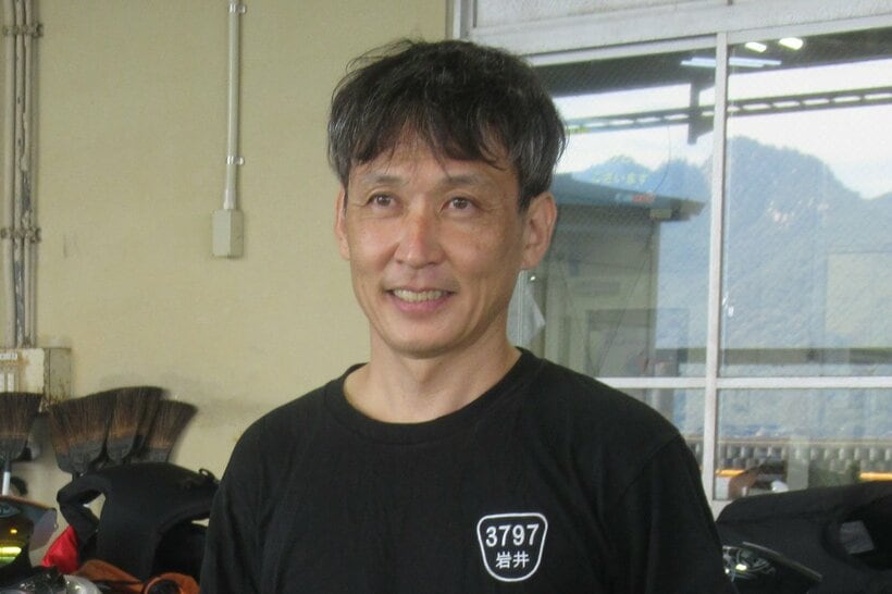 岩井繁