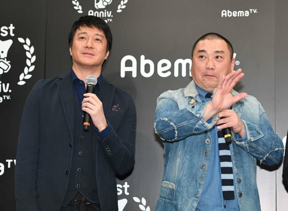  極楽とんぼの加藤浩次(左）と山本圭壱