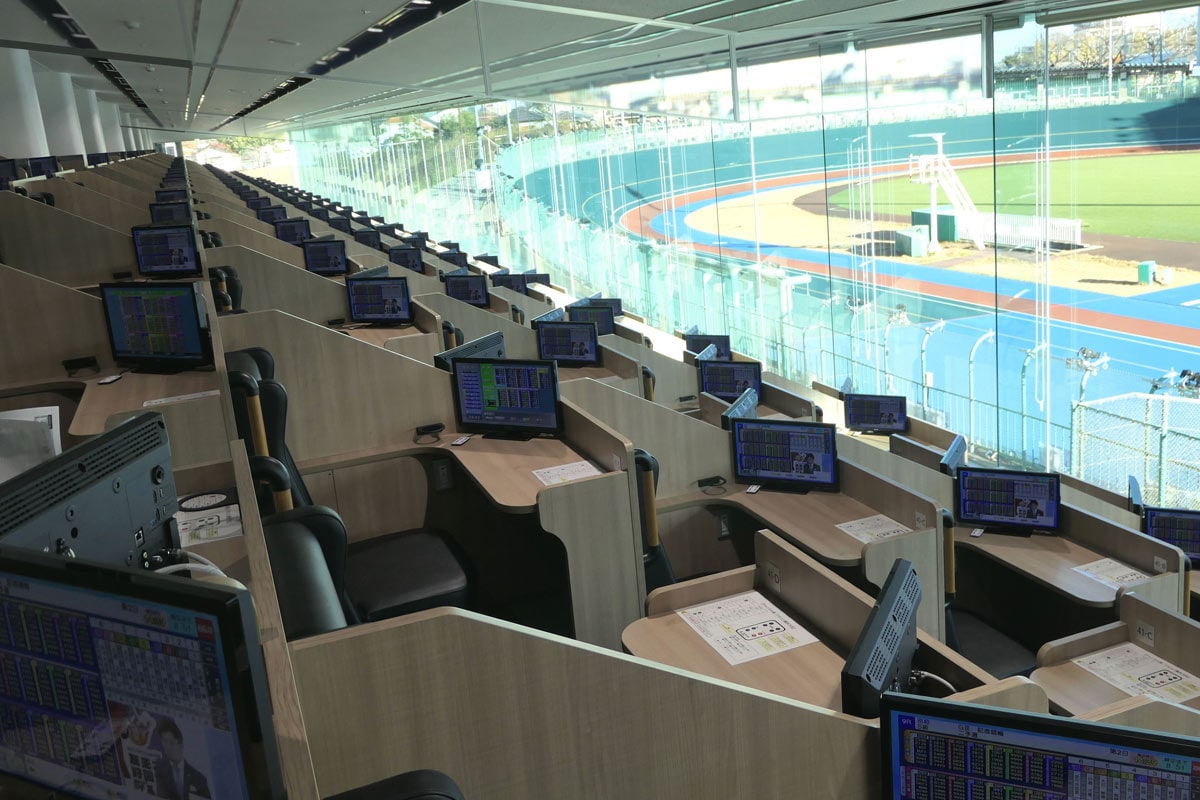 立川競輪・東京スポーツ杯】特別観覧席、大型ビジョン、走路などが 