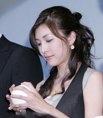  亡くなった竹内結子さん。死の連鎖をどう断ち切るのか