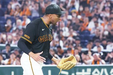 ９回を無失点でしのぎ、ひと安心の巨人・マルティネス