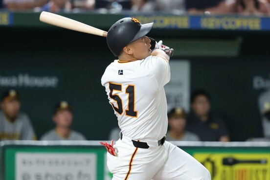 ４回、満塁本塁打を放った巨人・浅野