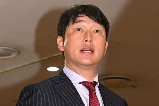 12団監督会議に出席した広島・新井監督