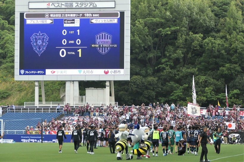 ホーム神戸戦に０－１で惜敗したＪ１福岡の選手たち