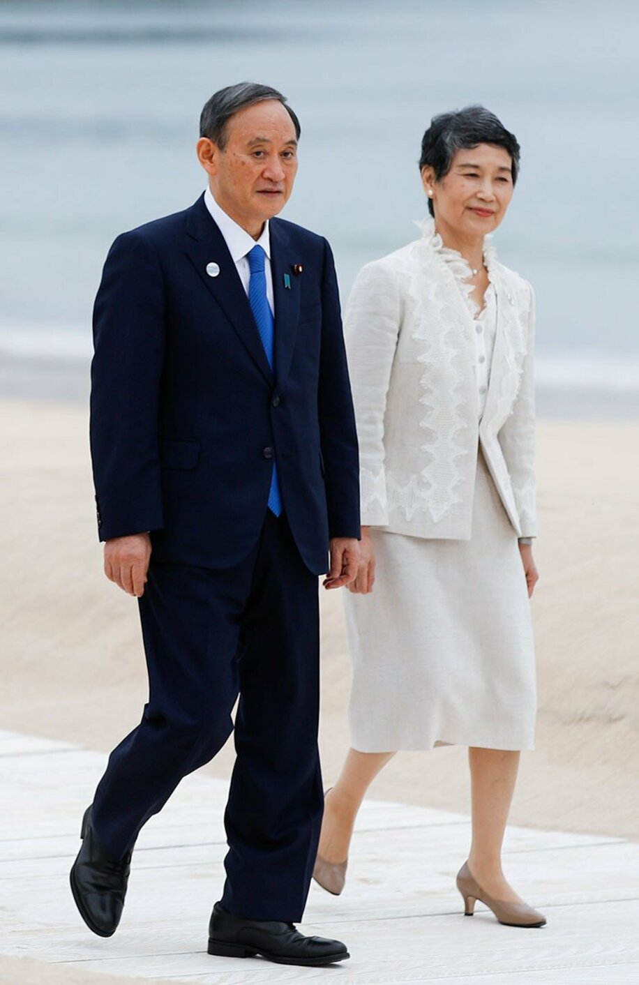  G７に出席中の菅首相夫妻（ロイター）