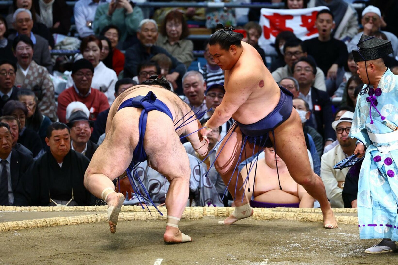 引き落としで勝利した豊昇龍