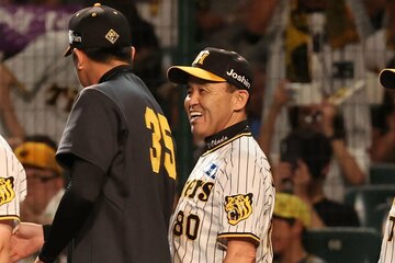 破顔一笑の岡田監督
