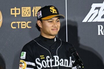 登板に向けて記者会見したソフトバンク・徐若熙