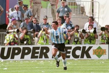 ナイジェリア戦でチームメイトの得点を喜ぶマラドーナ（1994年6月25日）