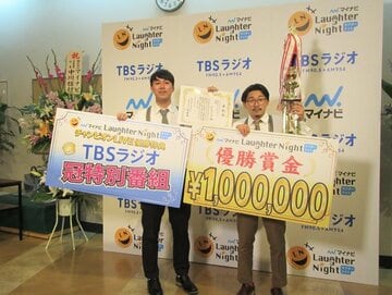  左からオズワルドの畠中悠、伊藤俊介