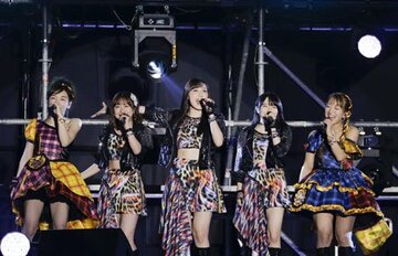  左から加護亜依、石田亜佑美、譜久村聖、森戸知沙希、辻希美 （アップフロント提供）