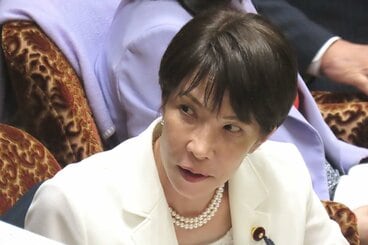 公設秘書に関する質問に、表情がひきつる高市首相
