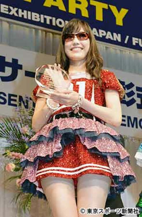 AKB48まゆゆ ミニスカ＆サングラス姿披露 | 東スポWEB