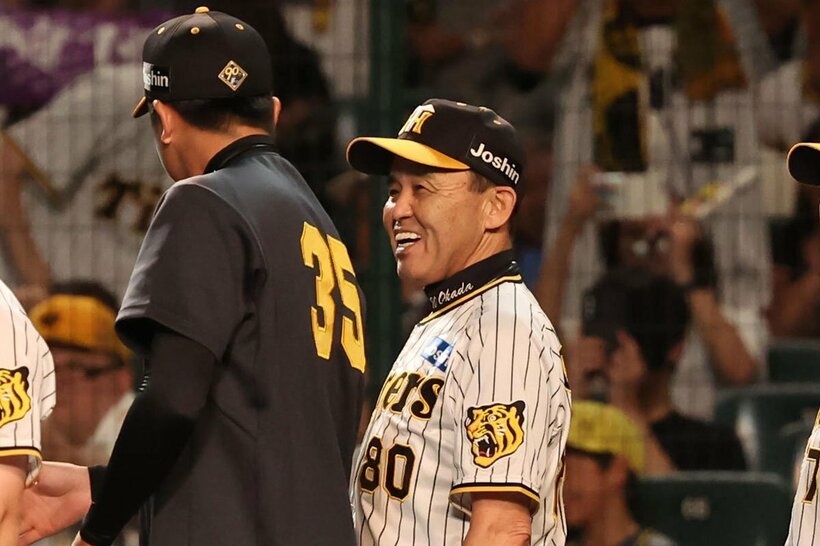 破顔一笑の岡田監督