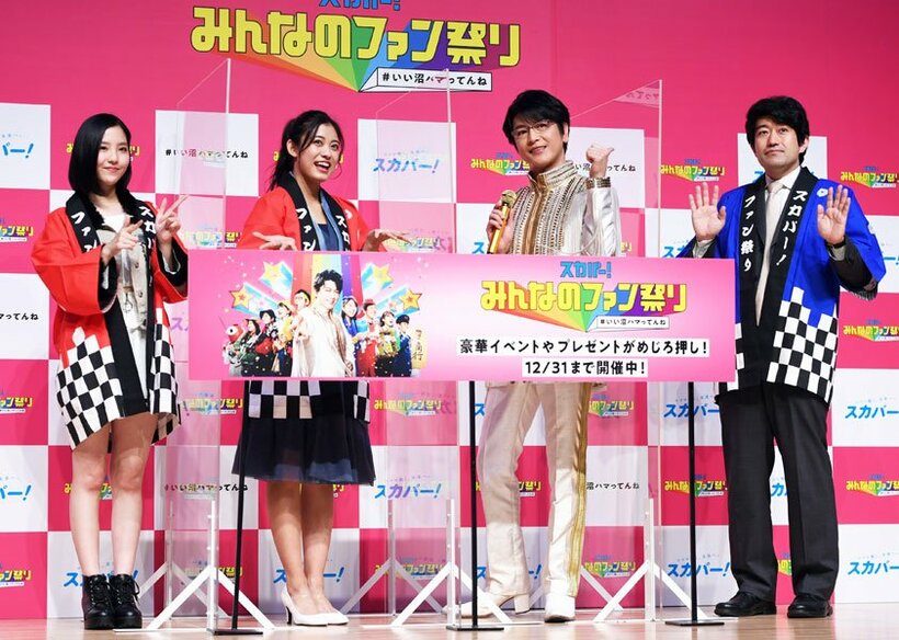  左から一岡伶奈、岸本ゆめの、及川光博、森内俊之棋士