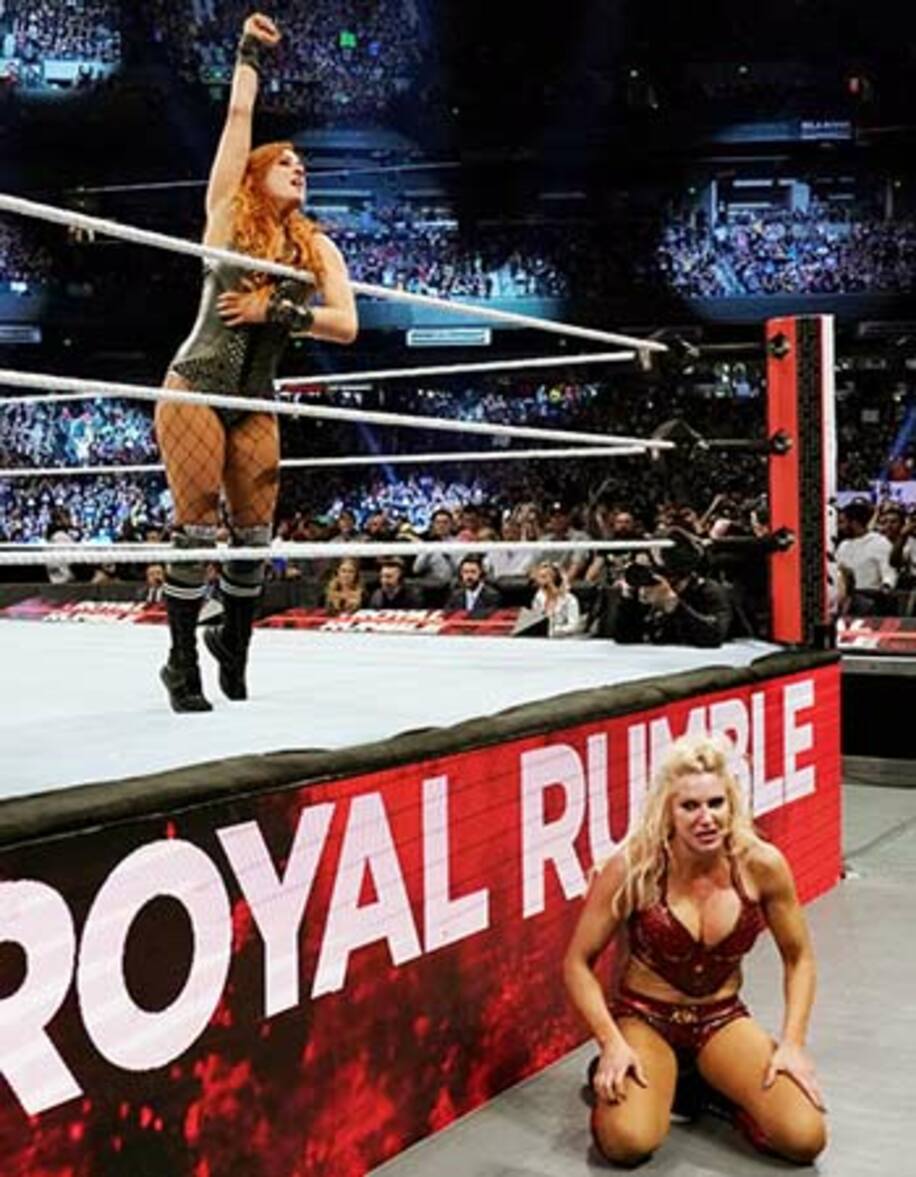  女子のロイヤルランブル戦はベッキー（上）が優勝（Ｃ）2019　WWE,　Inc.　All　Rights　Reserved.