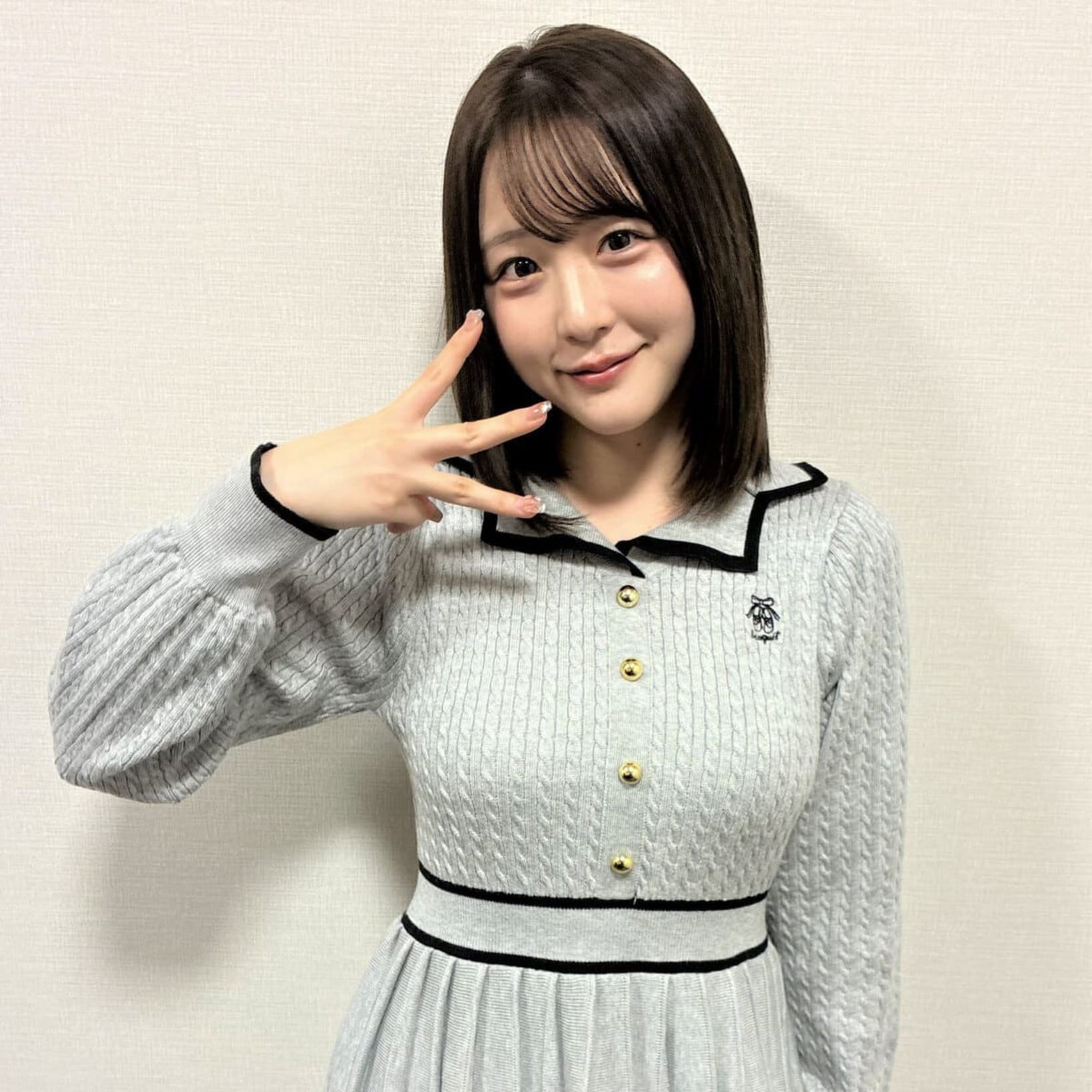 ホークスの全新ポーズを決める市村愛里