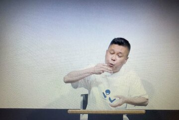  エアディナー選手権を開催したコラアゲンはいごうまん