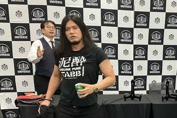 会見で好き勝手に振る舞い呆れられる佐々木大輔