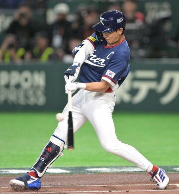 初回無死一三塁から、先制タイムリーを放った韓国代表イ・ジョンフ