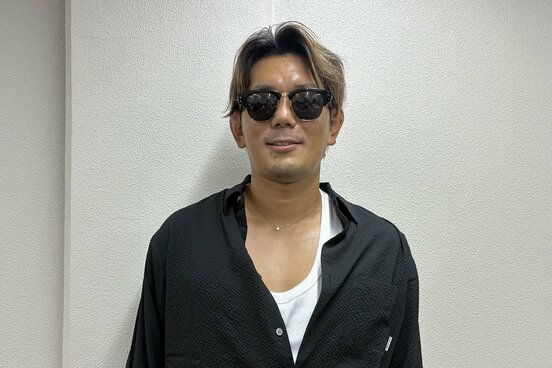 緊急取材に応じた皇治