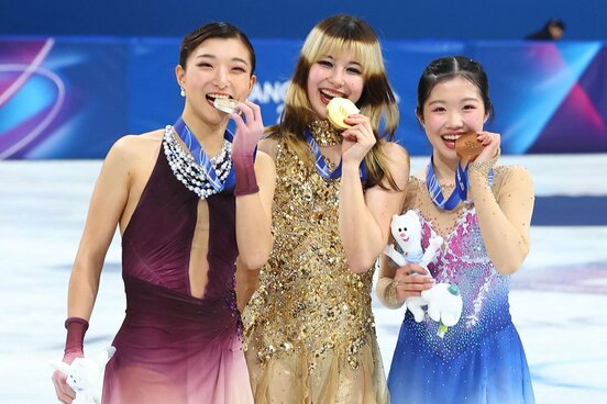 左から坂本花織、アリサ・リュウ、中井亜美