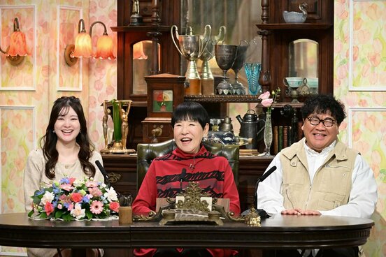 11月21日放送回に特命局長として出演した和田アキ子(中)。左は増田沙織アナ、右は竹山隆範