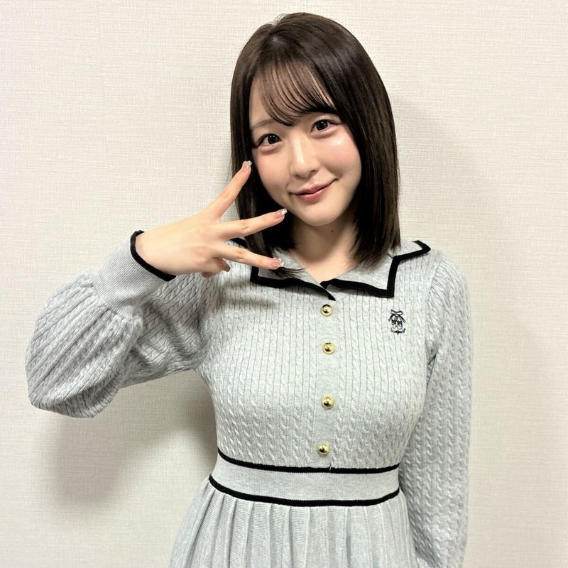 ホークスの全新ポーズを決める市村愛里