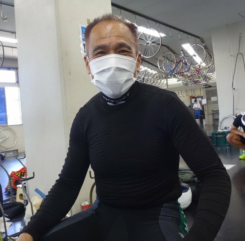  競輪へ向ける真剣なまなざしは鋭い
