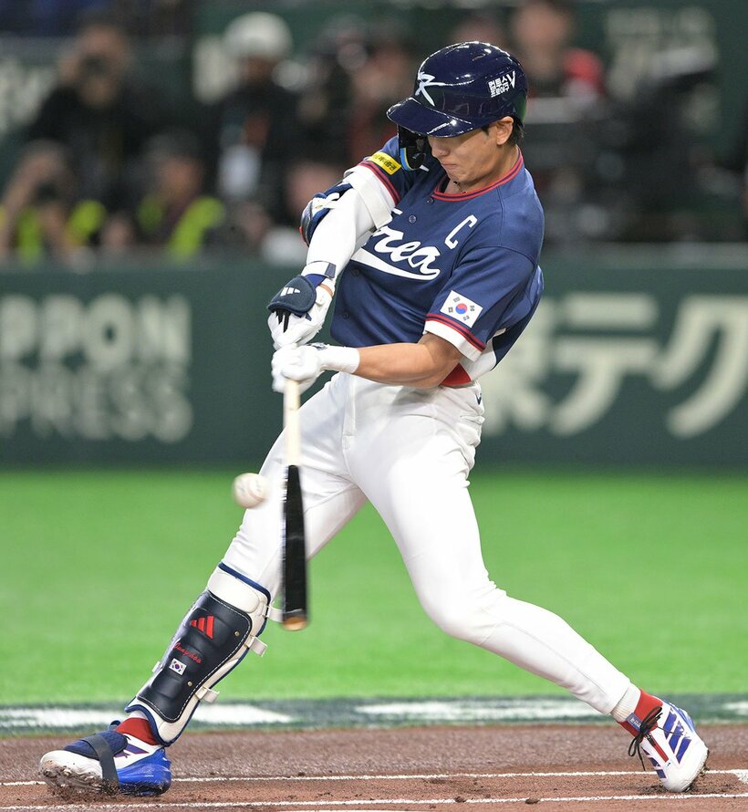 初回無死一三塁から、先制タイムリーを放った韓国代表イ・ジョンフ