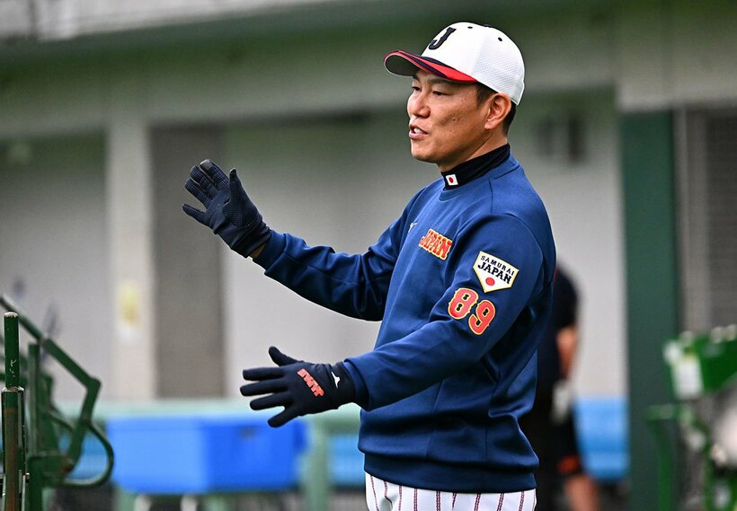合宿初日、ナインに訓示を行った侍ジャパン・井端監督