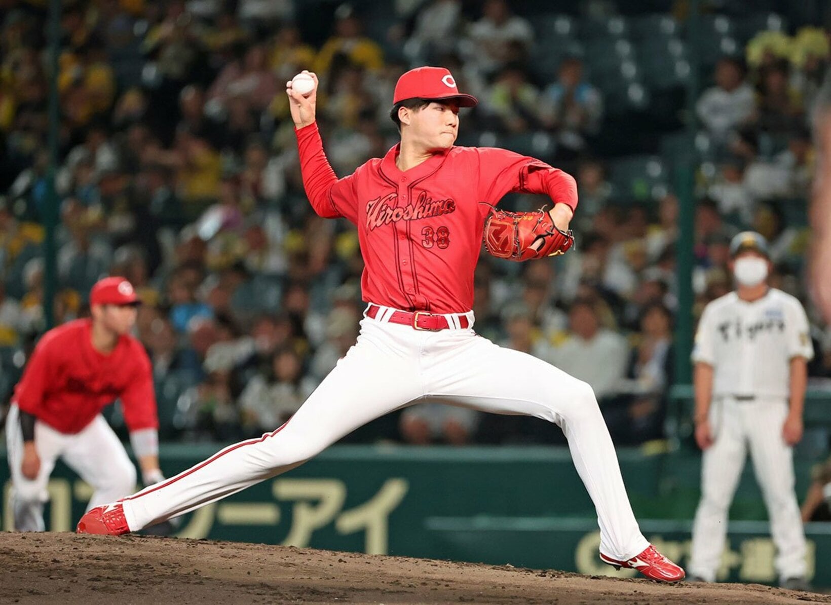 リリーフした３回を無失点に封じた広島・赤木晴哉