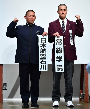 日本航空石川・宝田一慧主将と常総学院・若林佑真主将