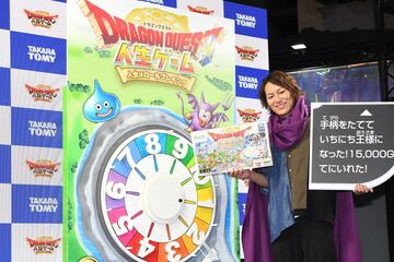 タカラトミーの人生ゲームをアピールした狩野英孝