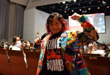  戦略発表会に出席した高橋ヒロム（東スポWeb）