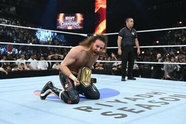 サミ・ゼインはリング上で歓喜の涙（©WWE）