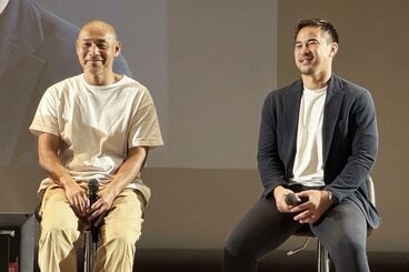 トークイベントに登壇した代表OBの高原直泰氏(左)と、岡崎慎司氏