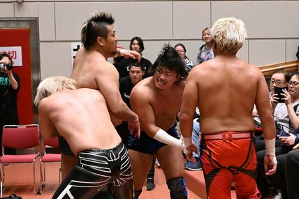 試合後に稲村ともみ合う煌牙