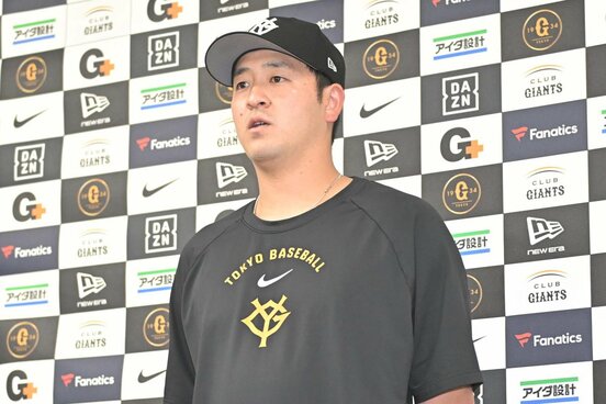 囲み取材を受ける岸田行倫