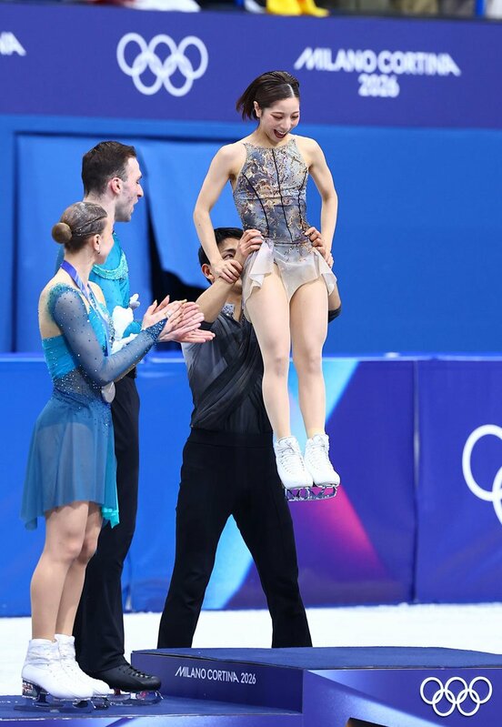 三浦璃来を表彰台に乗せる木原龍一