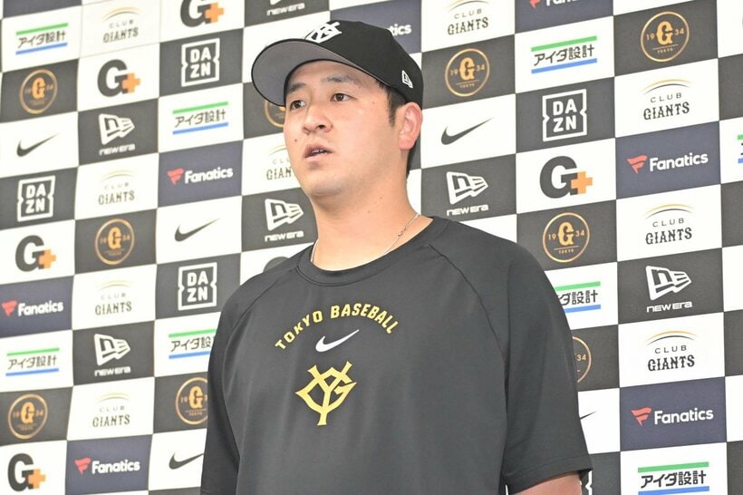 囲み取材を受ける岸田行倫