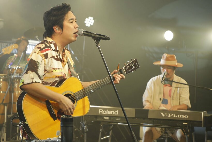  ライブ配信を行ったスキマスイッチの大橋卓弥（左）と常田真太郎