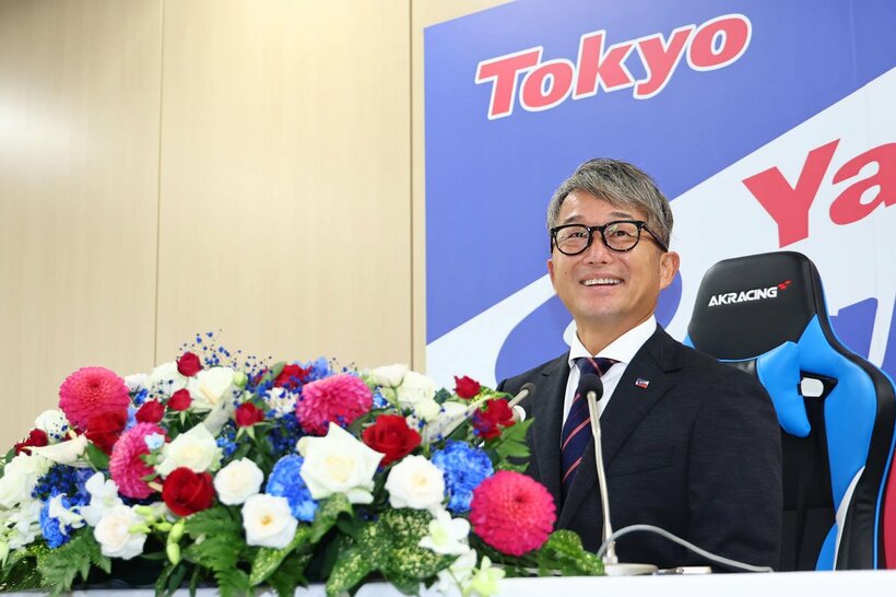 引退会見に臨んだヤクルト・石川　