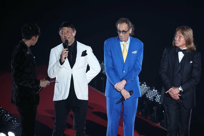 ラモス瑠偉氏（左から３人目）、北澤豪氏（右）とともに登場した武田修宏氏（左から２人目）