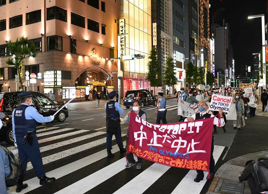  東京五輪に反対するデモ隊