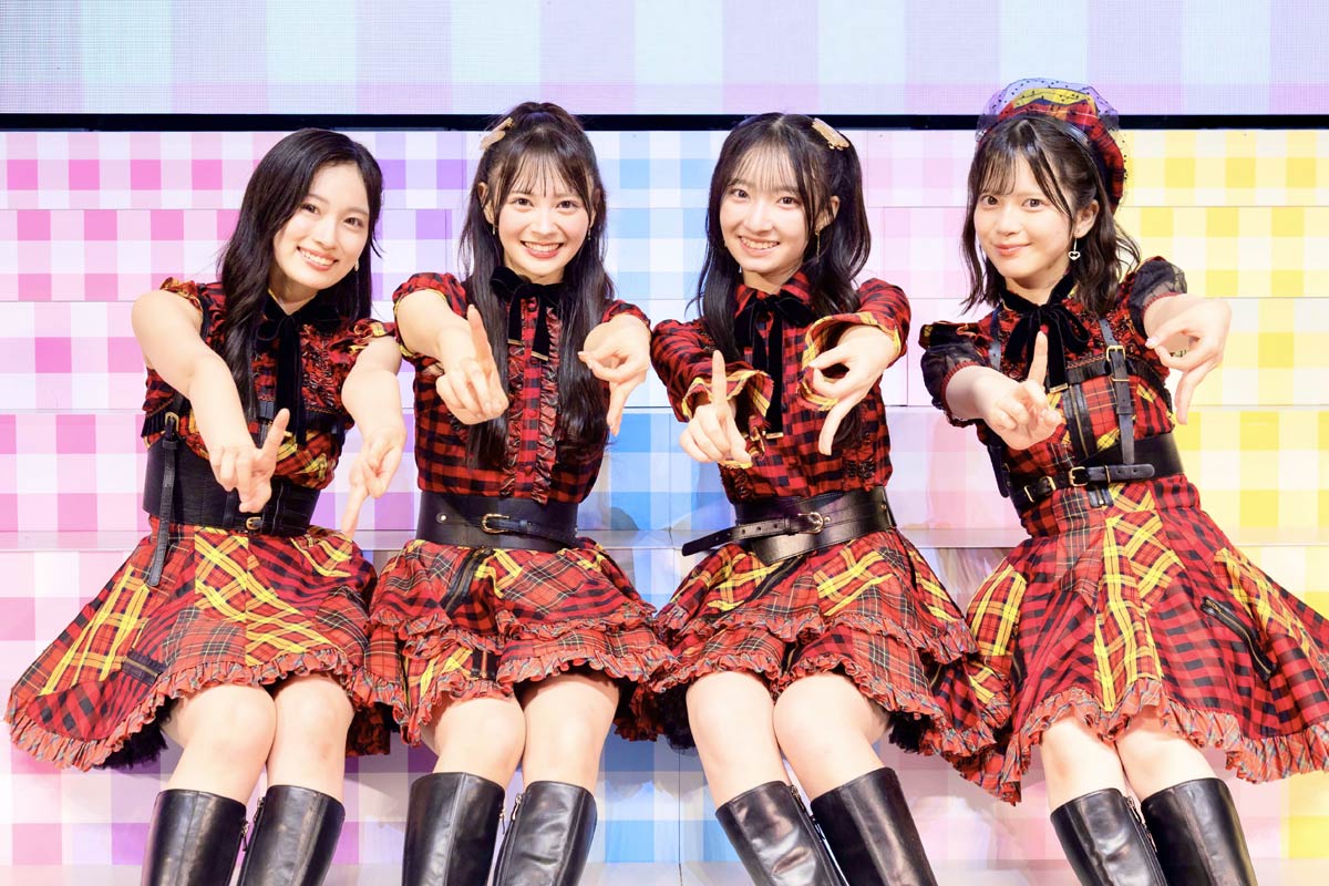 （左から）奥本カイリ、伊藤百花、白鳥沙怜、川村結衣（ⒸAKB48）